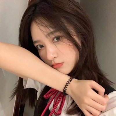 他从火光中走来